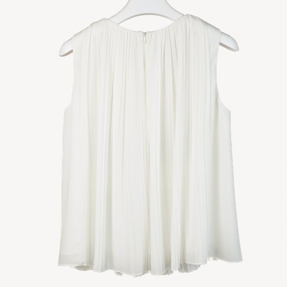 O’2nd White Pleated Blue-Striped Sleeveless Blouse - Picture 2 of 12